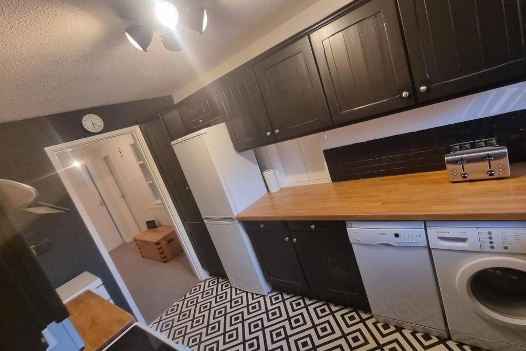 Spacious Self Contained Flat In Superb Location Lymington Luaran gambar